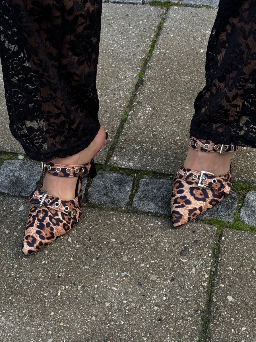 Leopard pumps