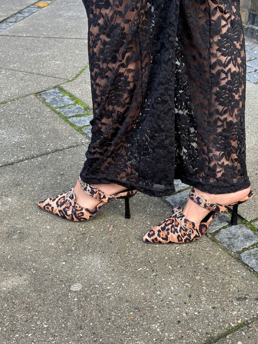 Leopard pumps